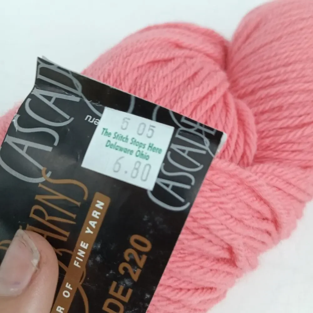 Cascade Yarn Coral ~ 1 skien ~ 3.5 oz ~ 100% Peruvian Highland Wool #7804